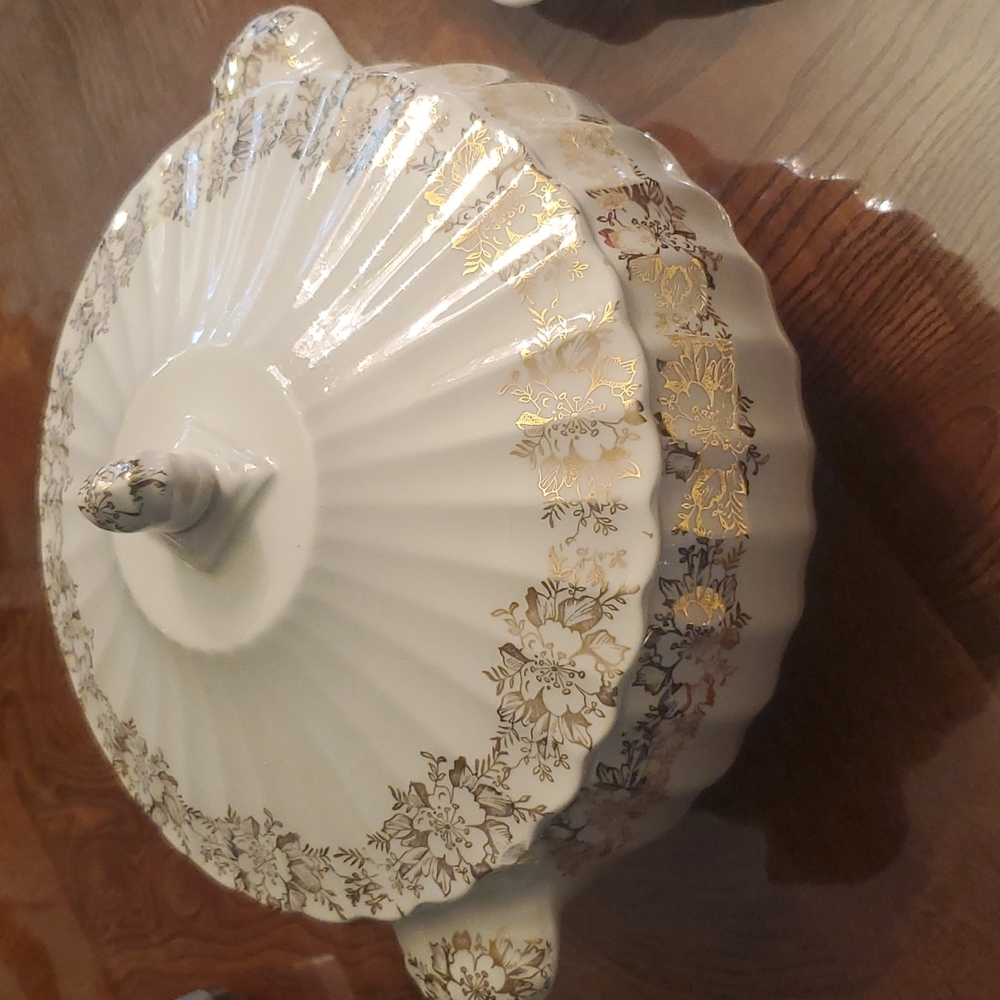 Beautiful Serving Set - Picture 2 of 3